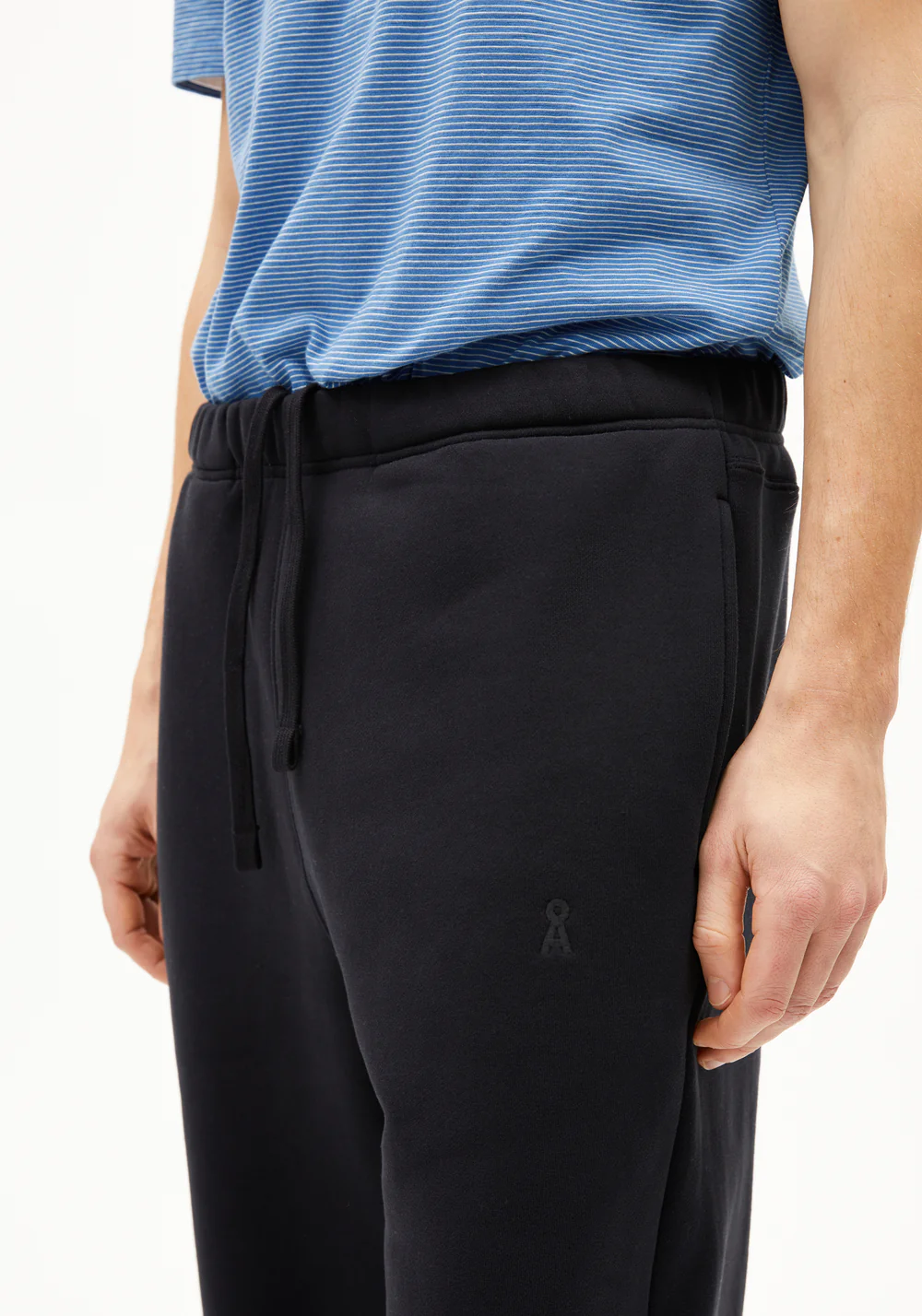 BAASTI Fleece Black - Armedangels - Image 4